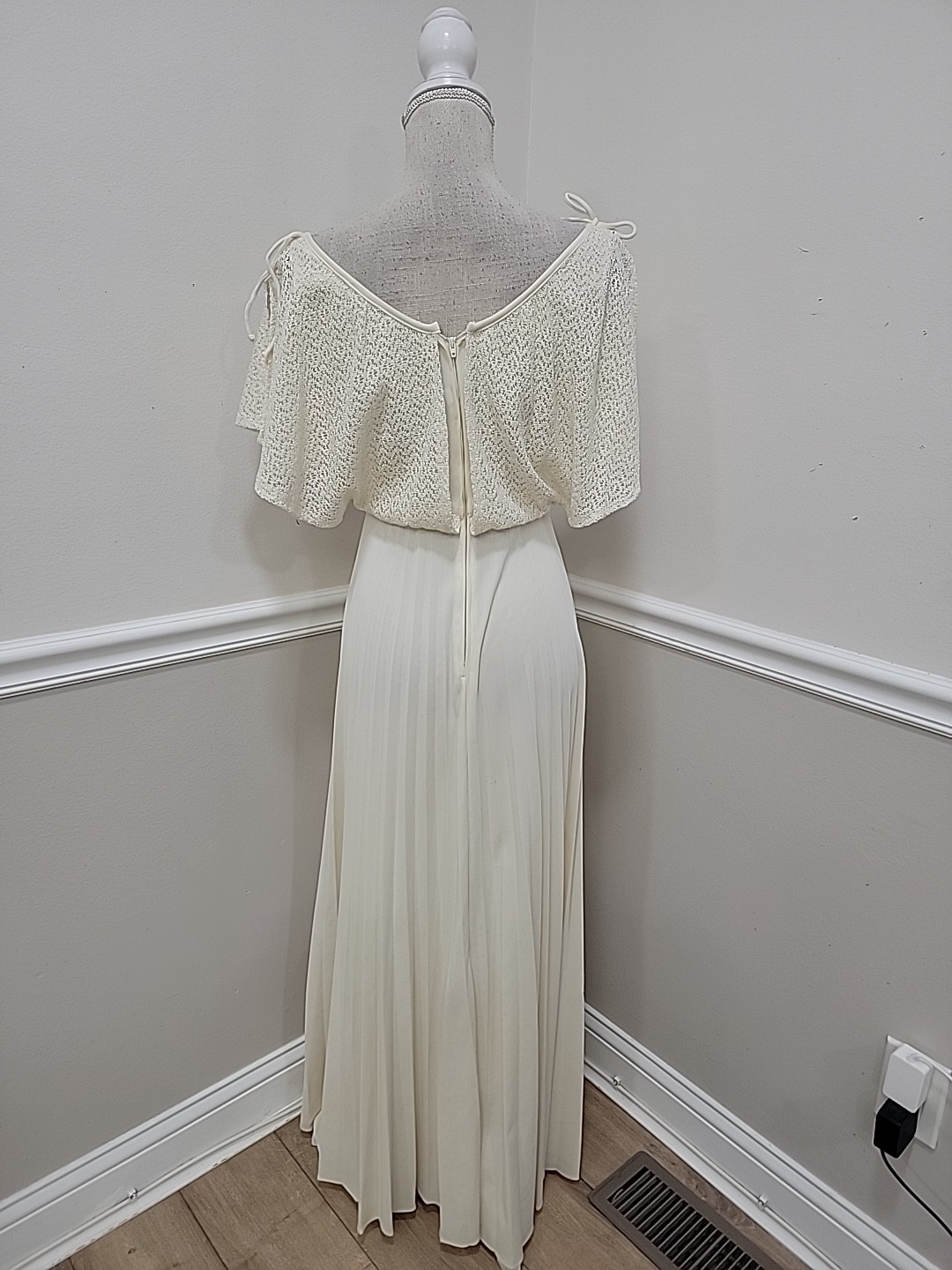VTG HOSTESS/Ivory/Empire Waist/PLEATED/Wedding Beach DRESS/Cape Sleeve