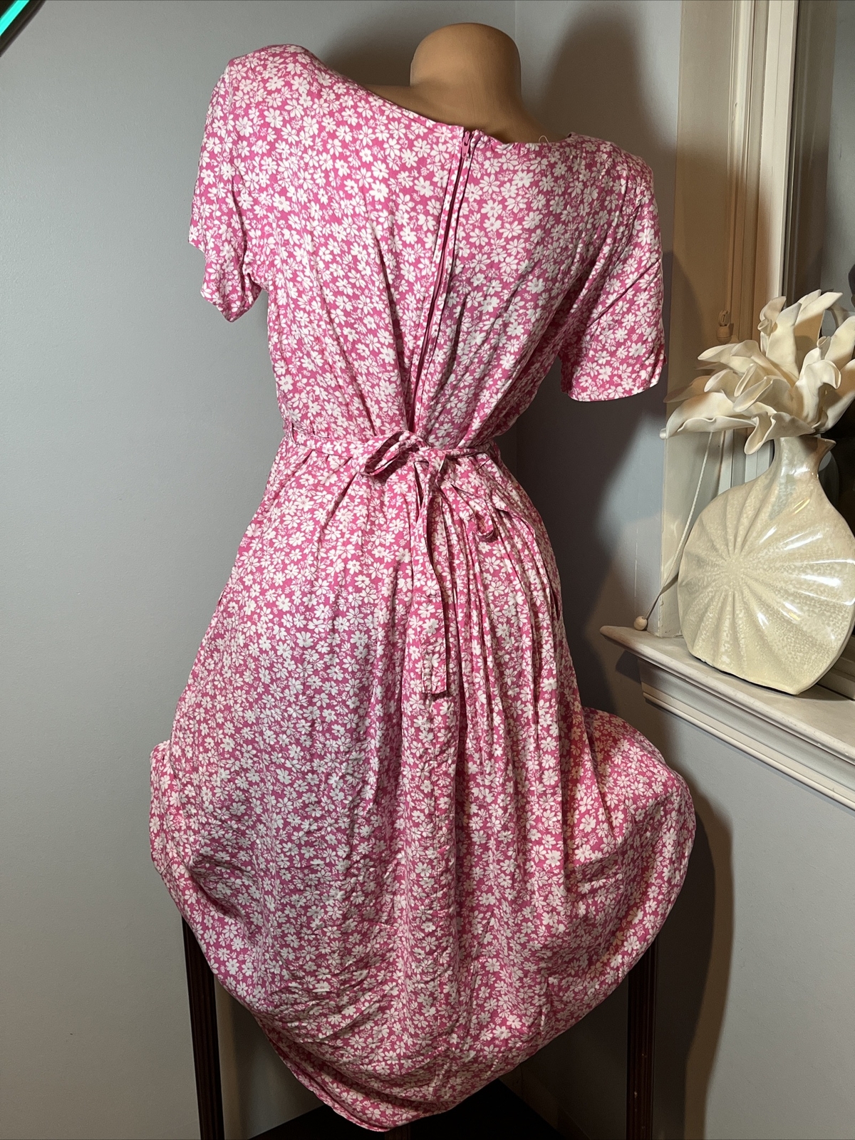 Vintage 1990’s ERIKA Hot Pink Floral Rayon Button Front Dress Sz M Cottagecore