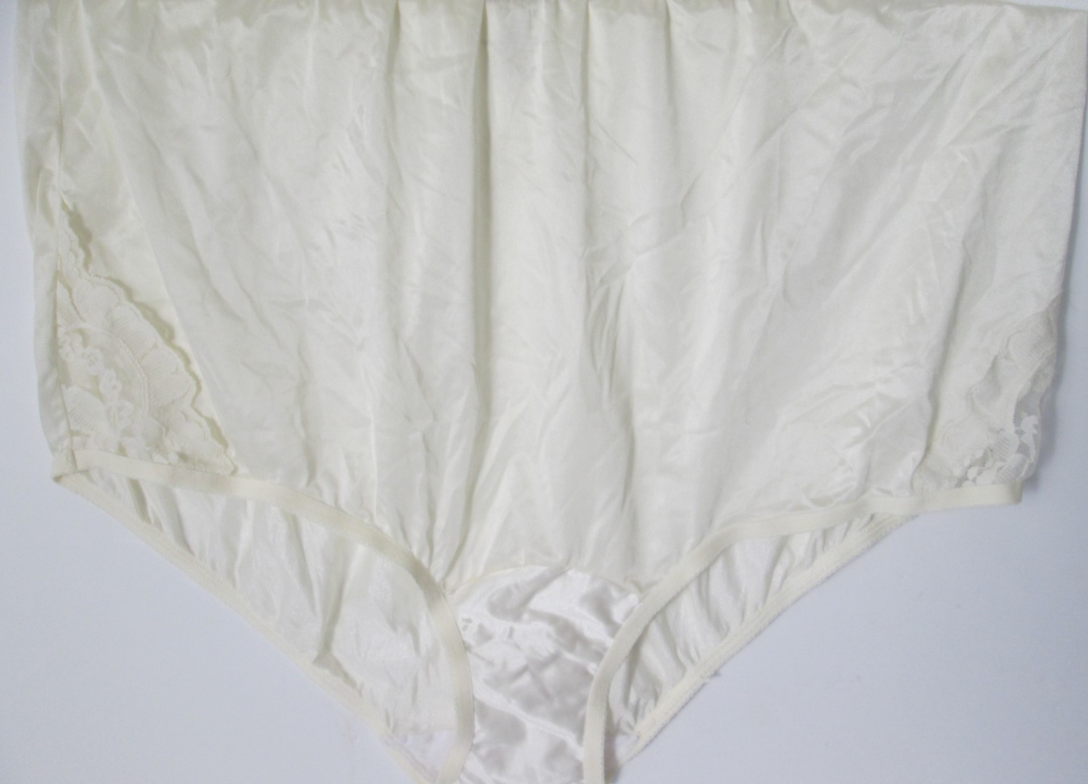 Vanity Fair Perfectly Yours Ivory Lace Panel Brief Silky High Waist Panty Sz 10