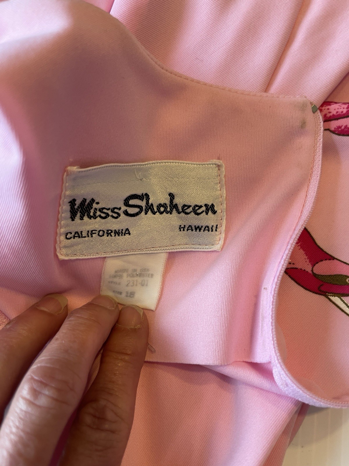 VTG Miss Shaheen Hawaiian 70s Pink Floral Hummingbird Sheath Belted Dress