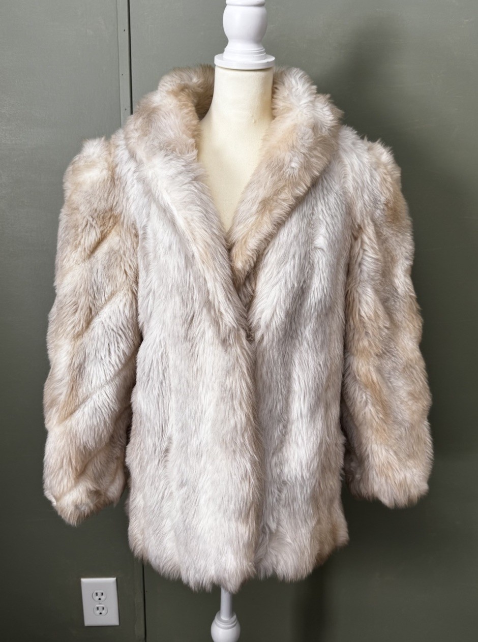 Vintage Women’s Fur Coat Beige Cream Regular Size 12 WPL 6205 Made in USA