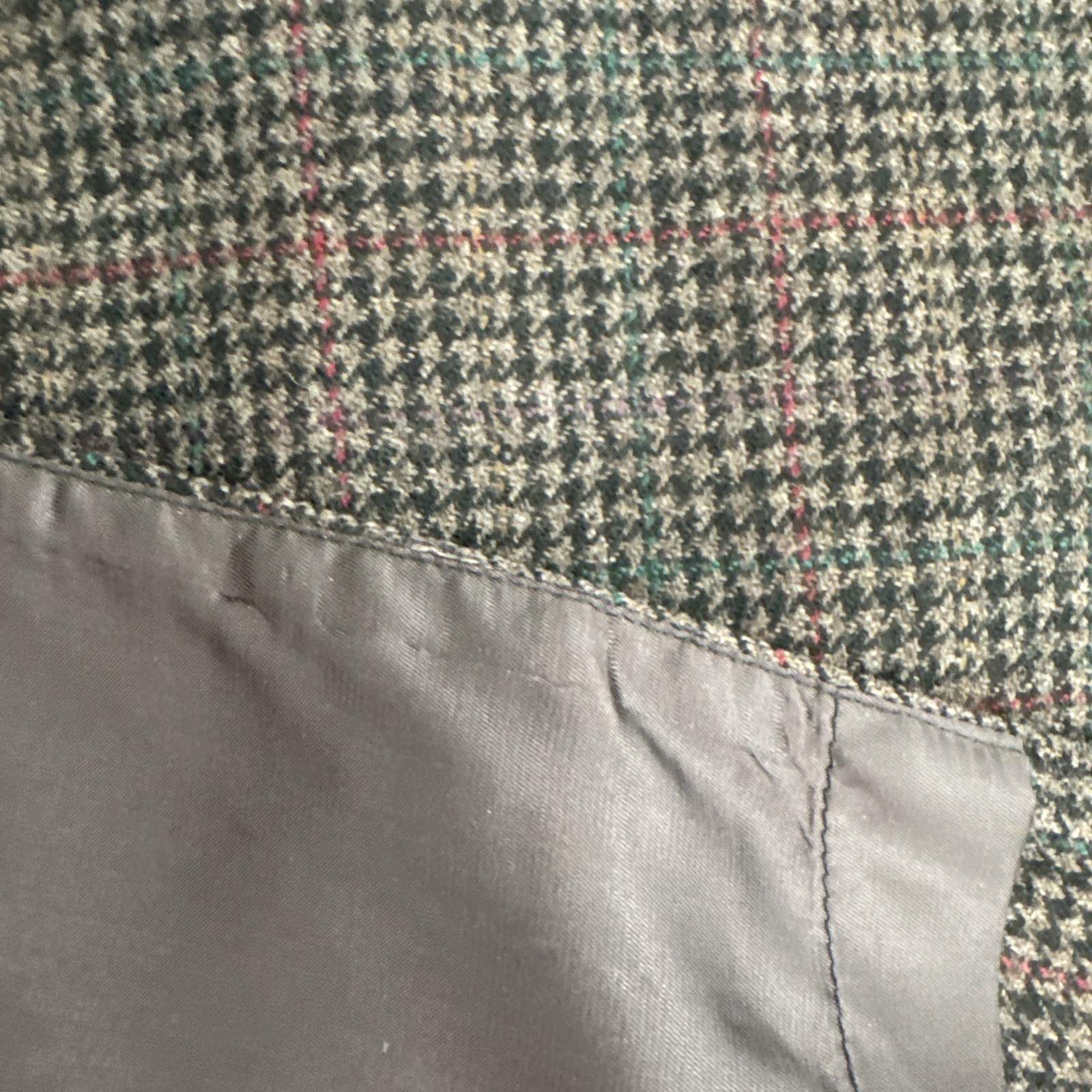 St. Johns Vintage 1980’s, Tweed/Houndstooth skirt, W 6-8 pleats, Trending 2025