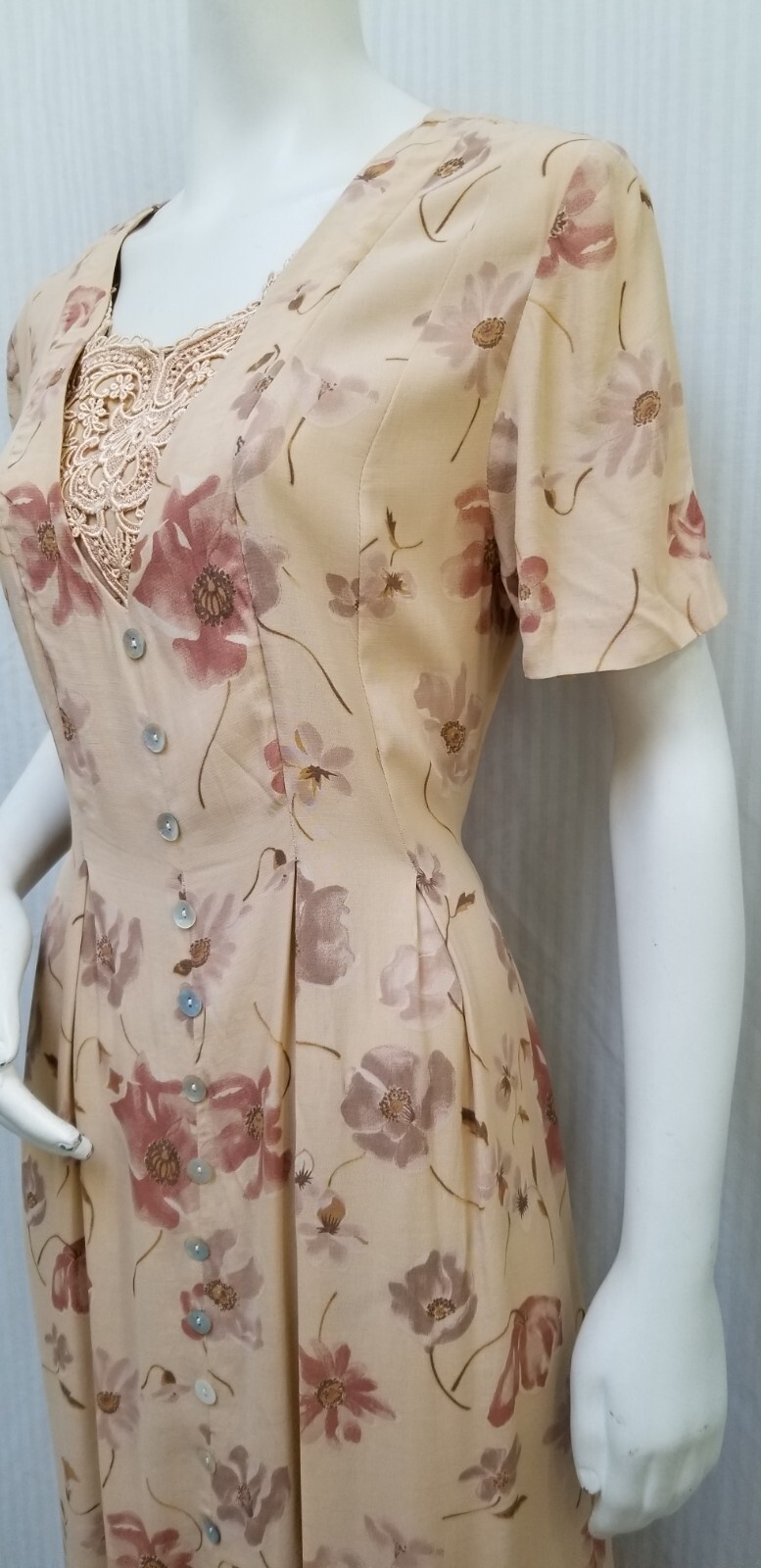 Vintage 1990’s BETSY LAUREN Floral Rayon Tie Back Midi DRESS – Size M/L