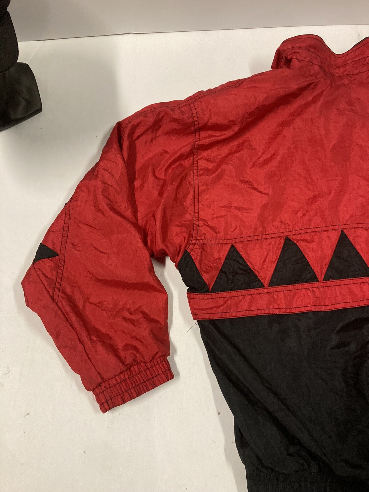 Vintage 90s Lavon Women’s Red/Black Flower Shoulders Windbreaker Jacket Medium
