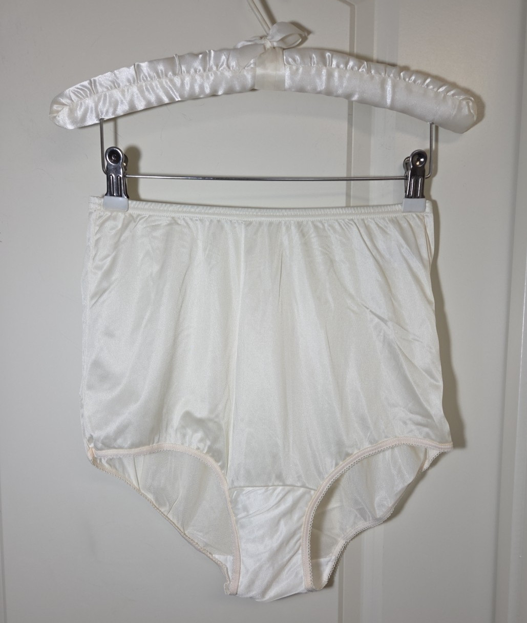 VTG Vanity Fair Panties 6 Side Tag Nylon USA Semi Sheer 9-15-713