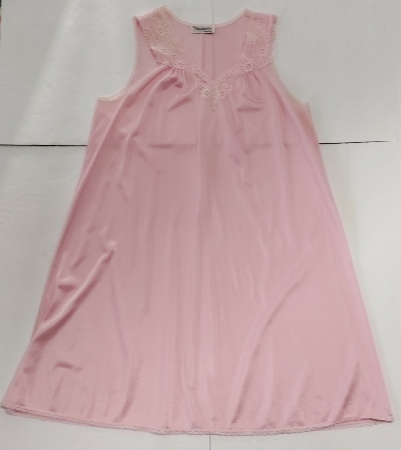 Vintage Vasarette Women’s M-L Pink Nylon Nightgown Sleeveless Lace Trim USA