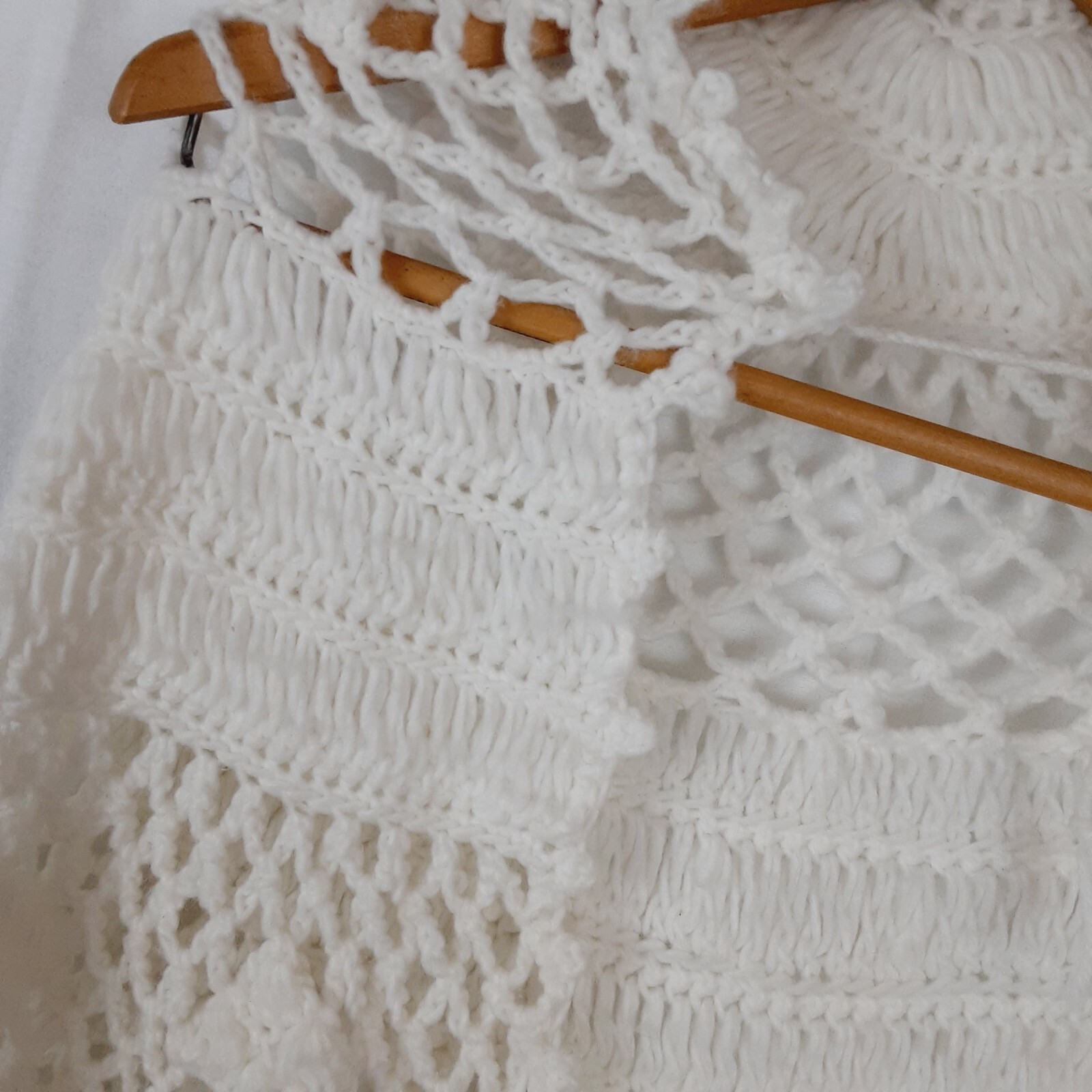 Celebritees by Desco Vintage Hand Crocheted Off White Sweater Shrug