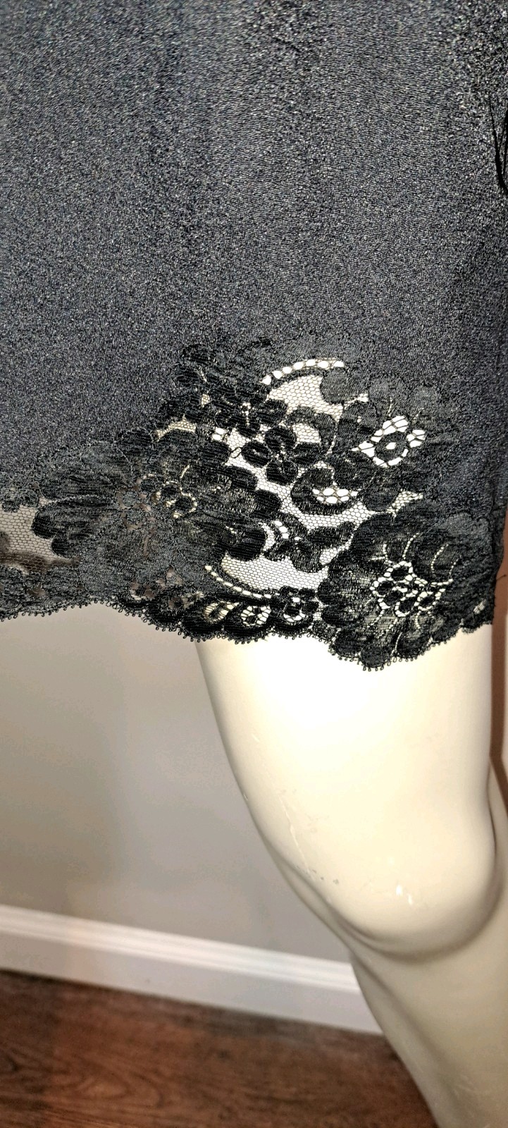 Mini Half Slip Black Nylon Nice Lace Hem M L 19 Inch Length New Lower Price