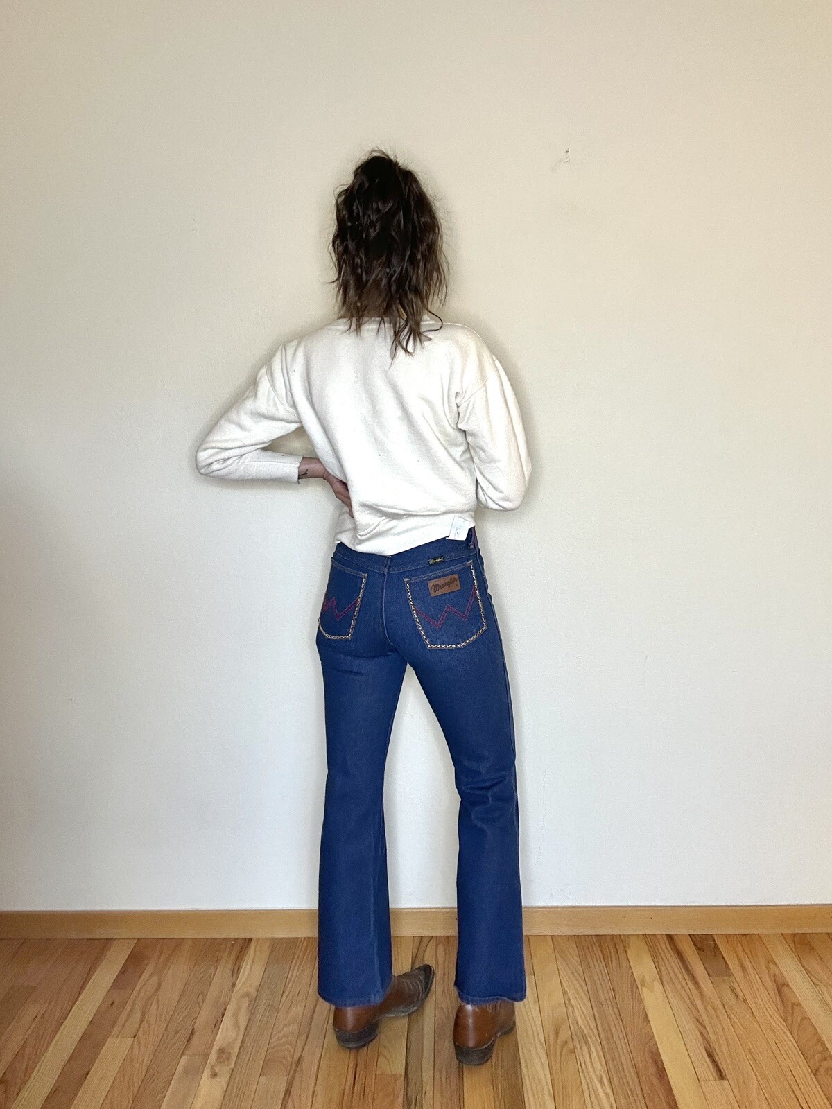 NOS 70s Vintage Hand Embroidered Wrangler No Fault Bootcut USA Denim Jeans 28×29