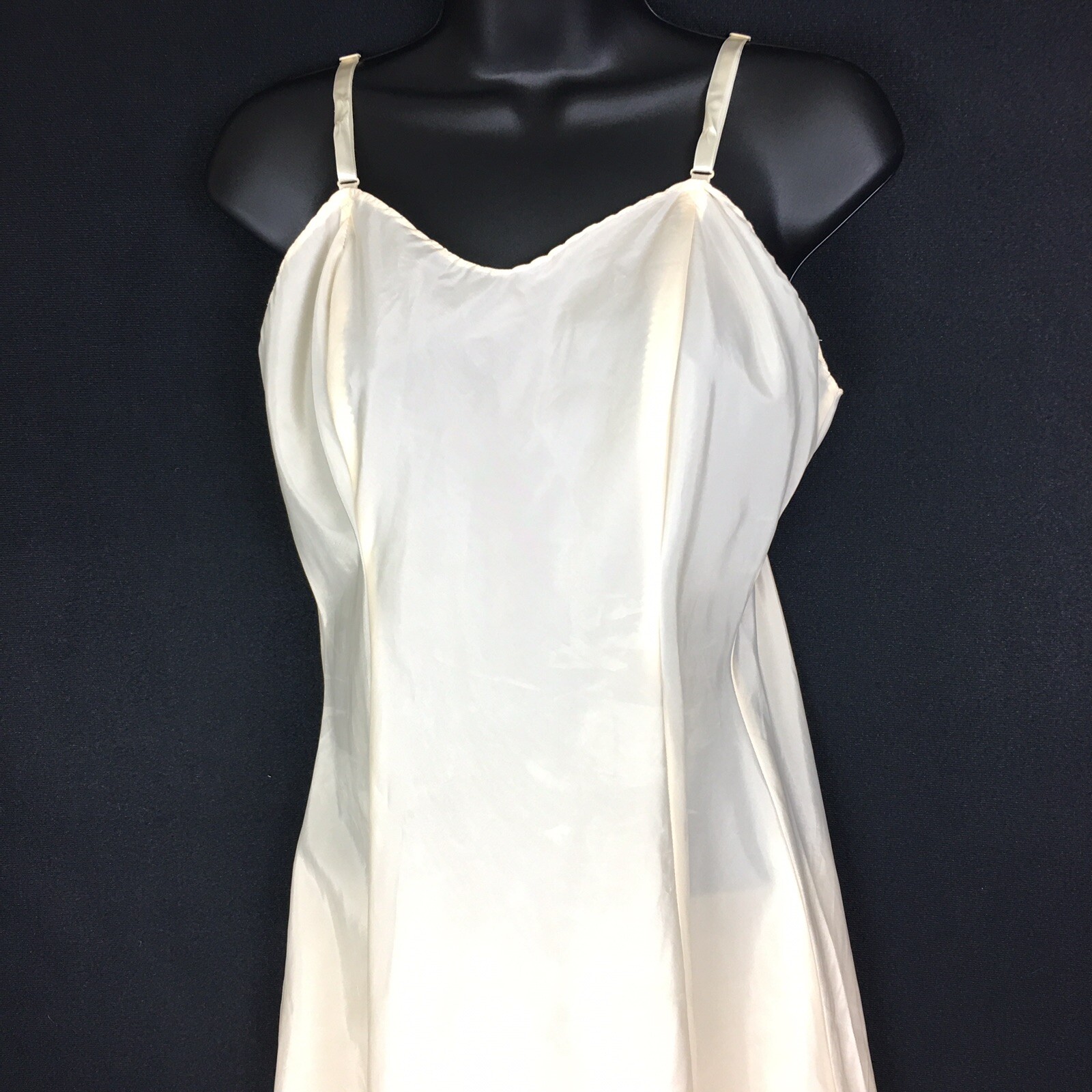 Vintage Wonder Maid Non Cling Slip Womens Small 34 Tan Nylon Poly Blend