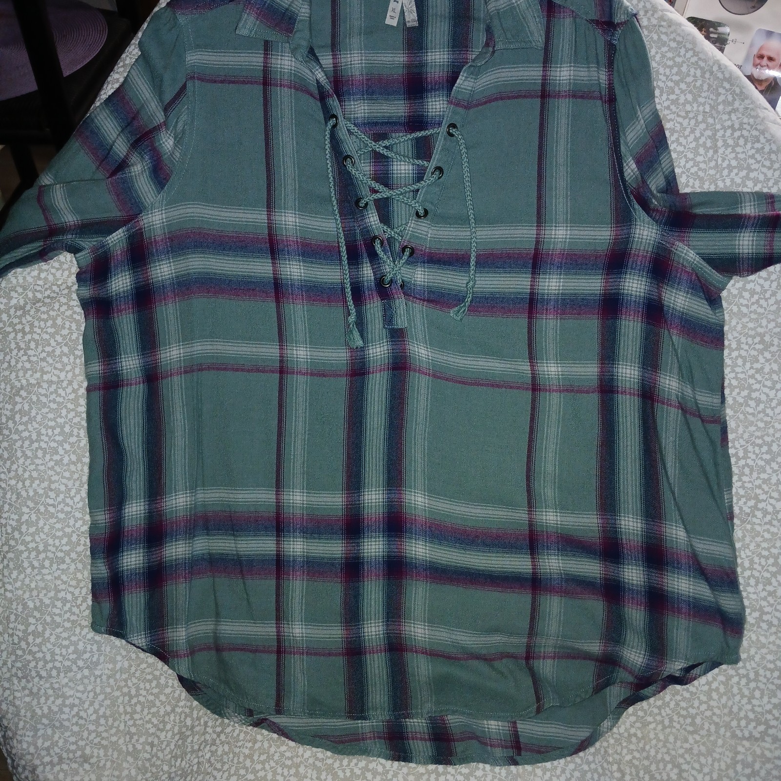Mudd VTG Flannel Sz. XL Womens Tie Up V Neck Green Plum Plaid Soft Hippie Shirt