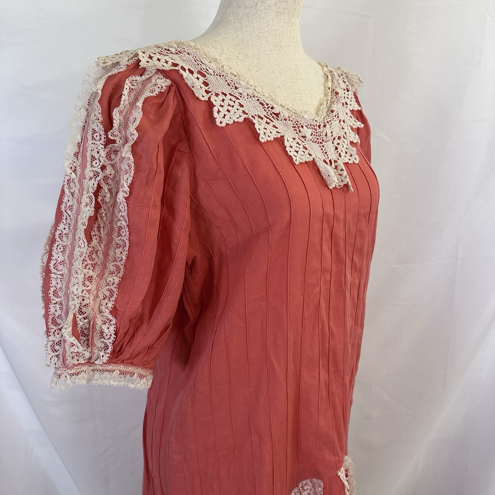 Vintage Drop Waist Lace Dress Size M / L Lace Collar Puff Sleeves Romantic