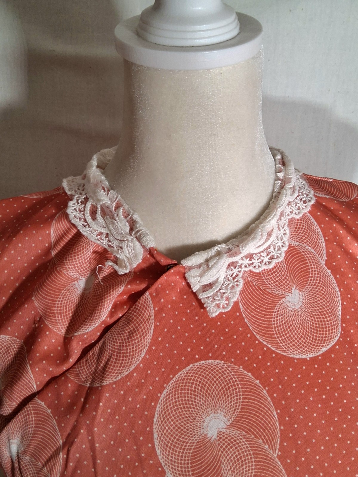 Vtg 70s Sleeveless Qi Pao Style Slamon And White Geometric Design Size Sm