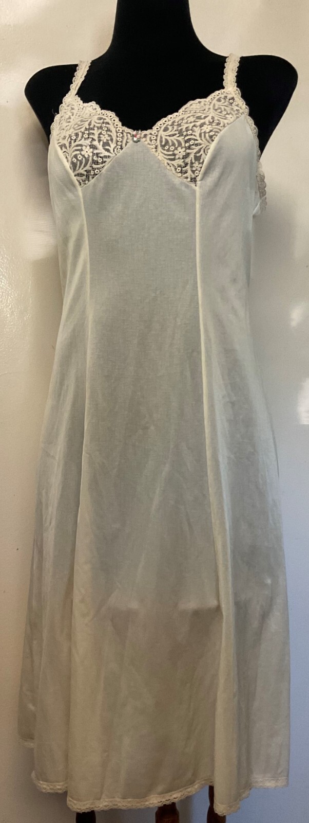 Vintage Olga 'Olgalon’ Beige/Ivory Full Slip Size 38 1970’s Style 1361F (M01)