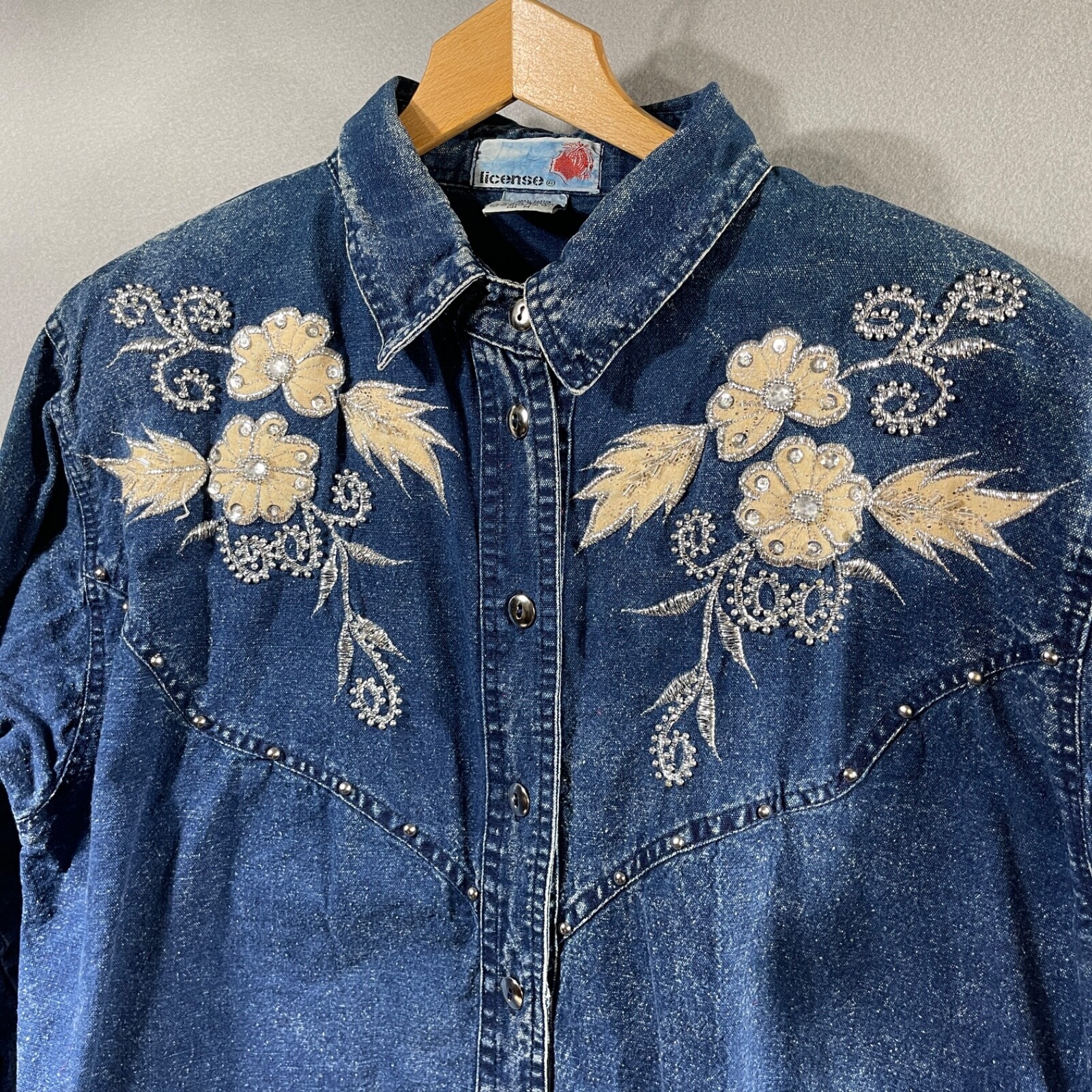 VTG LICENSE Womens M Embellished Blue Denim Jacket Shirt Embroidery Bling Beads