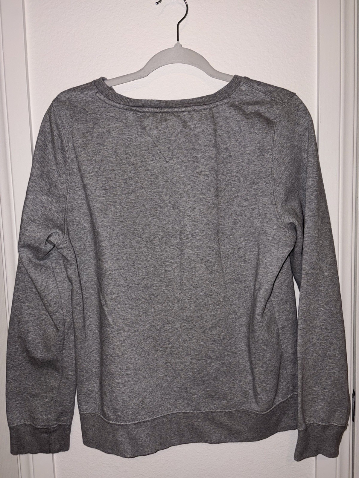 Tommy Jeans Hilfiger Sweater Grey Pullover Size Medium Vintage Vibes