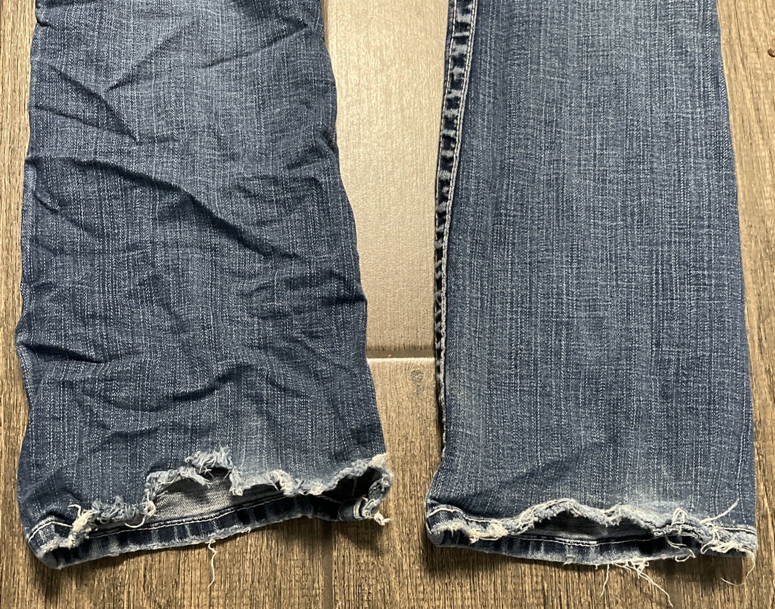 VTG BKE Madison Jeans Womens Sz 29×31.5 Flared Distressed Holes Tears Fraying