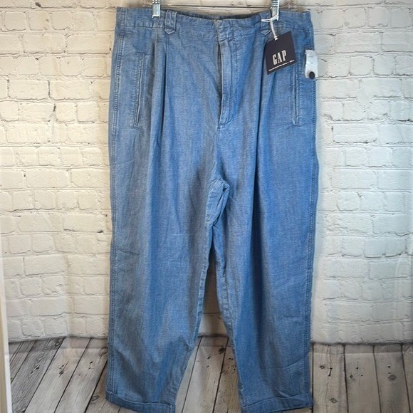 GAP Archive Re-issue 90s Pleated Fit High Rise Tapered Khakis Blue Chambray 33R
