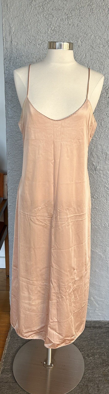 Vintage VANITY FAIR Long Maxi Full Slip Dress 34, Nude Color Nylonn made in USA