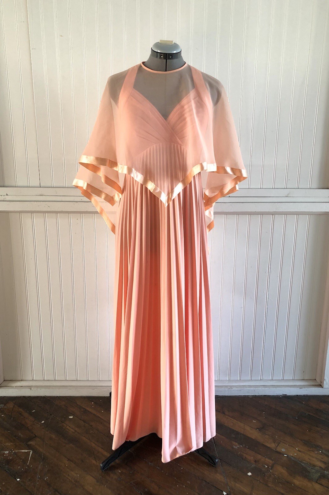 Vintage 70’s Peach Accordion Dress With Chiffon Caplet