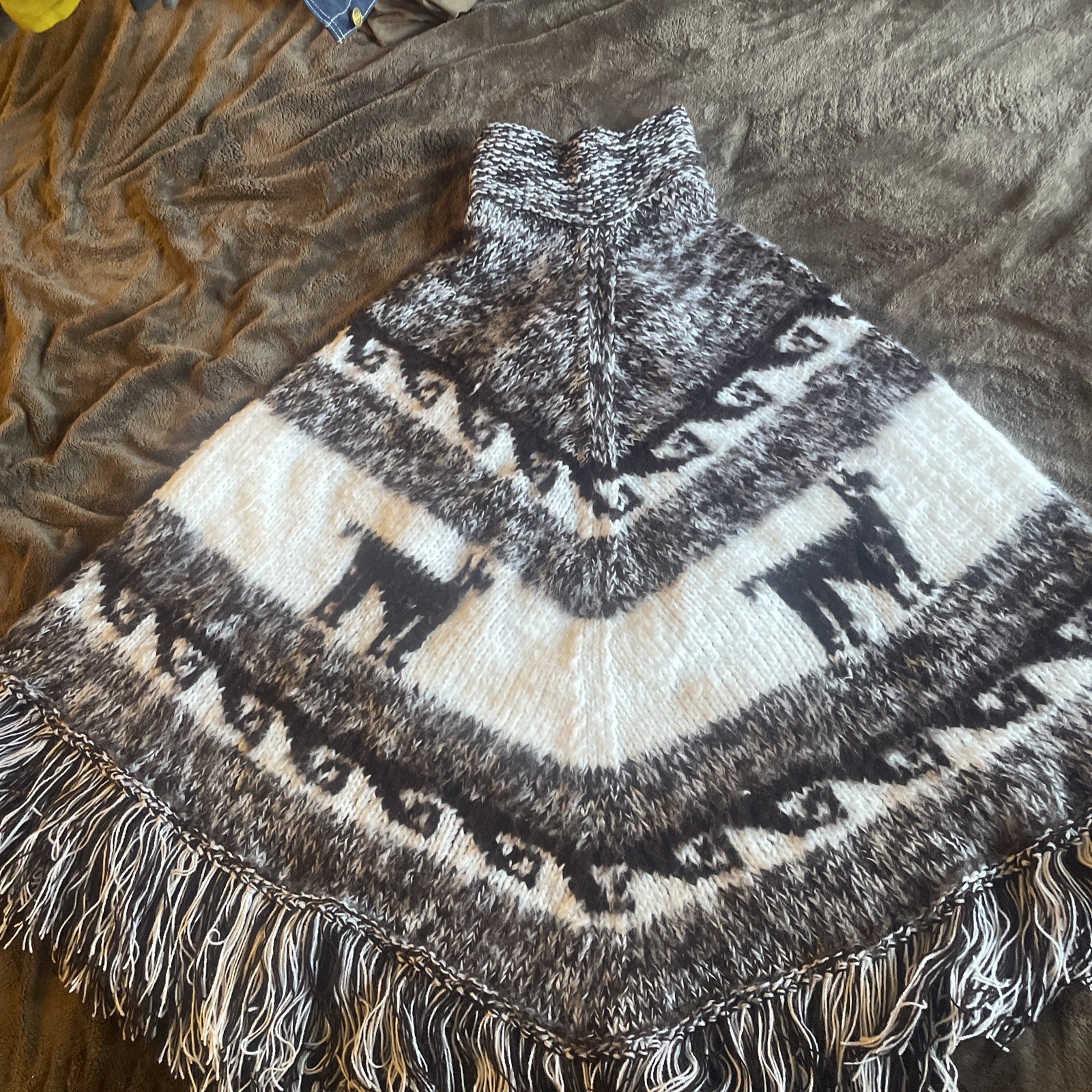 Womens Peruvian Alpaca Cape/Shawl Size M ~Brown. From Argentina Never Worn 1986