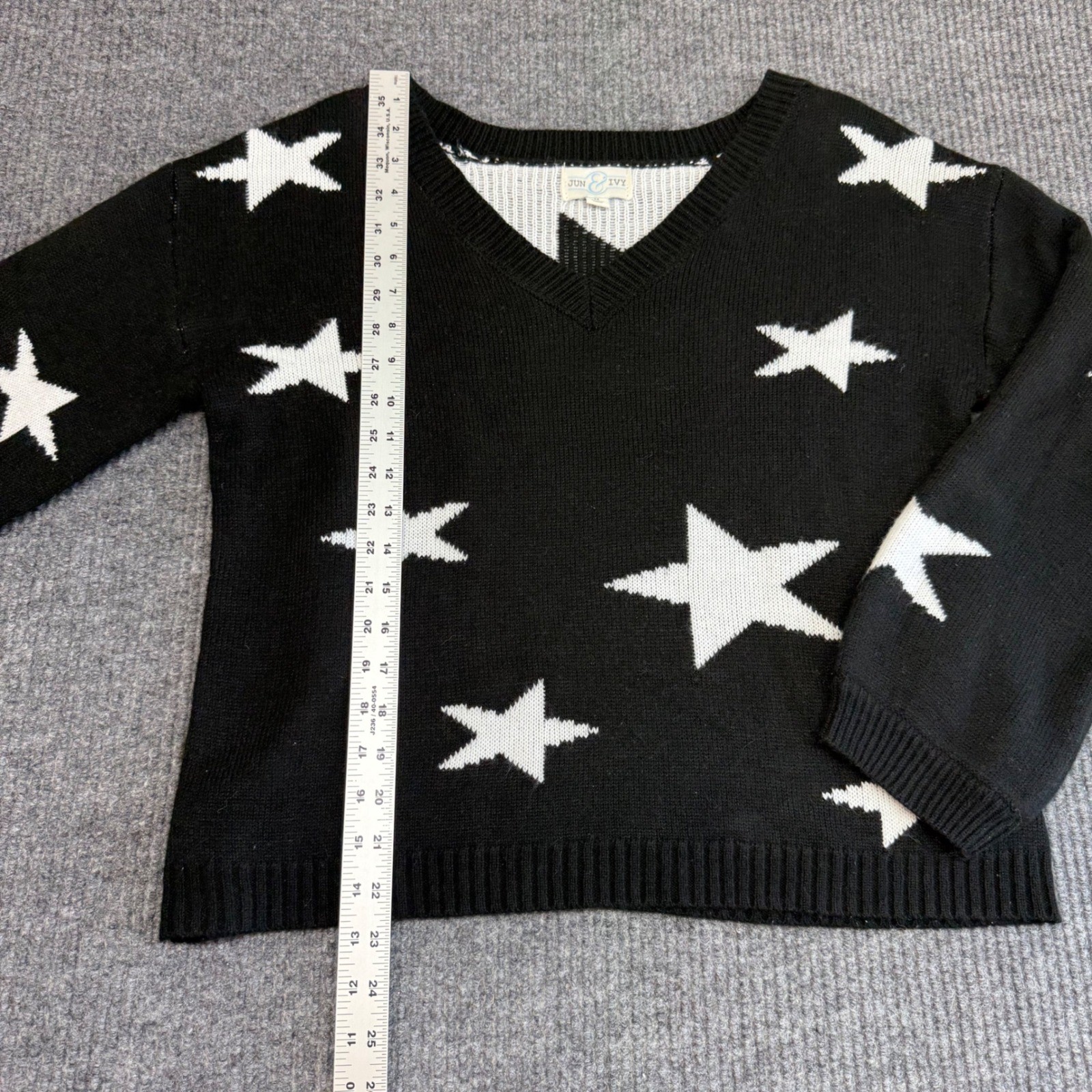 Jun & Ivy Medium Star Print V Neck Top Black White Lightweight Knit Fairy Grunge
