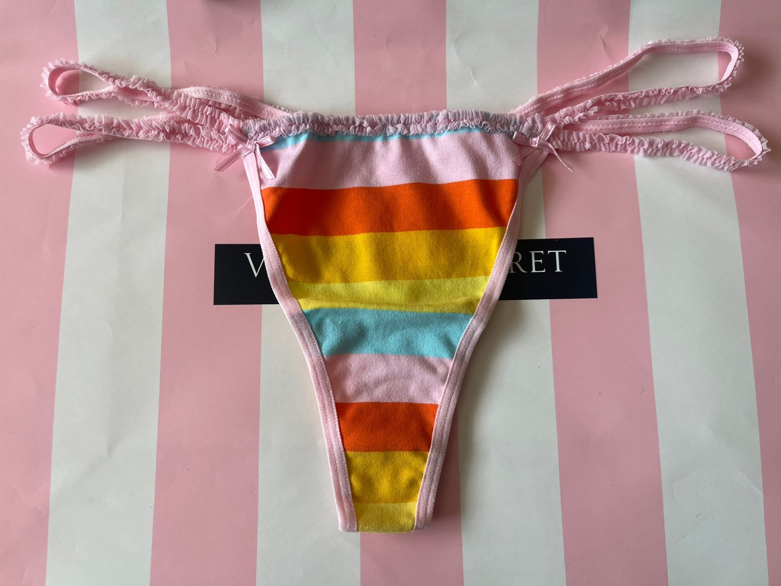NWOT VTG 2009 Victoria’s Secret PINK – ULTRA RARE HTF THONG -STRIPED MEDIUM