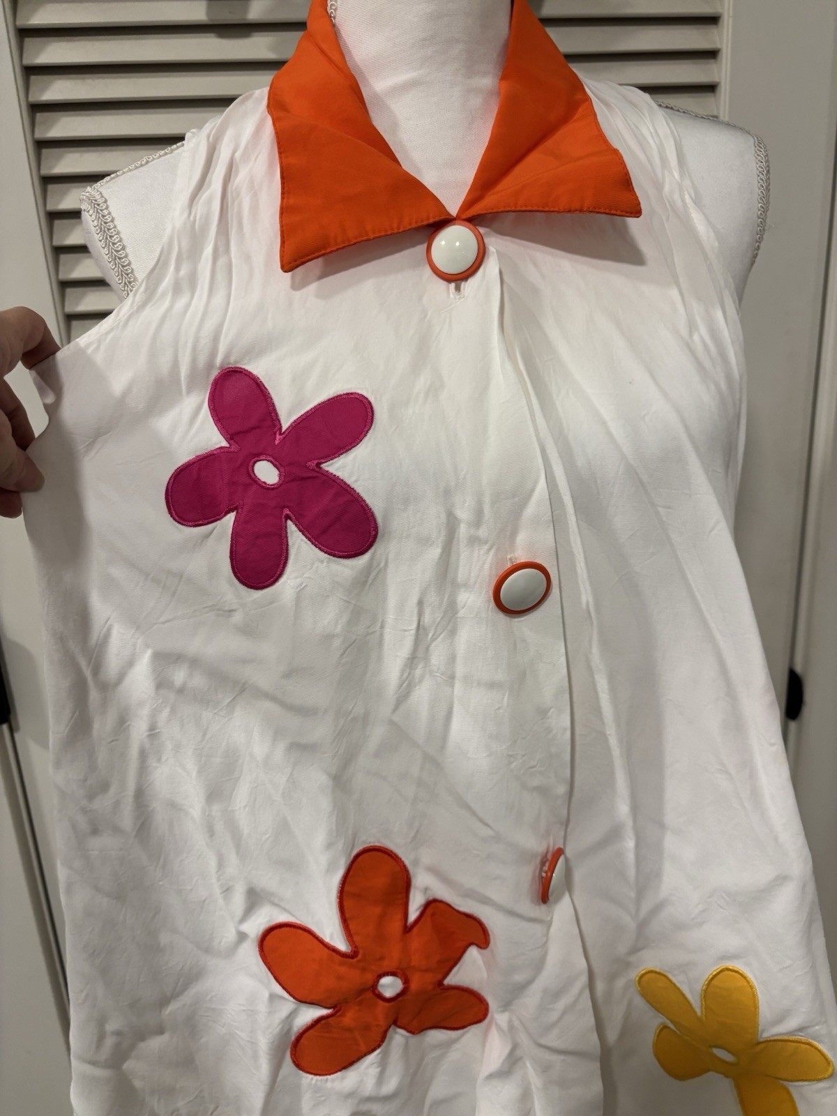 YOU NIQUE Vintage Floral Applique Sleeveless Collared Shirt Small White Orange