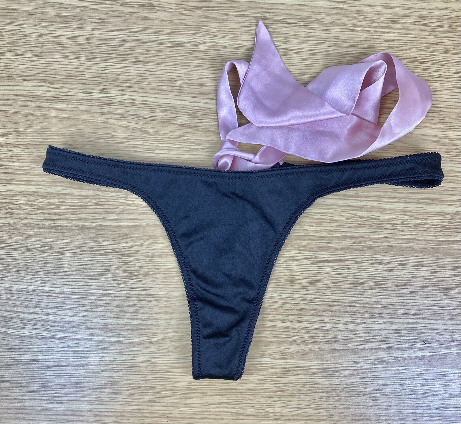 VICTORIA’S SECRET RARE SECOND SKIN SATIN VTG THONG PINK SATIN BOW TIE BACK XS/S