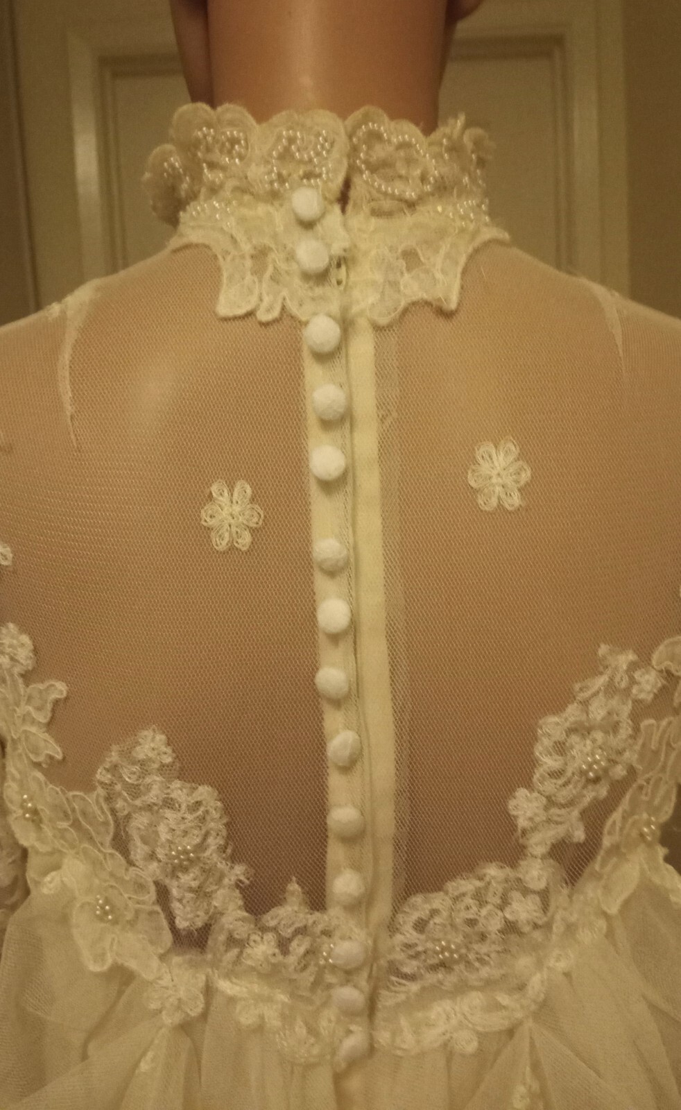 VINTAGE 60’s FRENCH CHANTILLY LACE HANDMADE BEIGE CLASSIC WEDDING DRESS SIZE 4