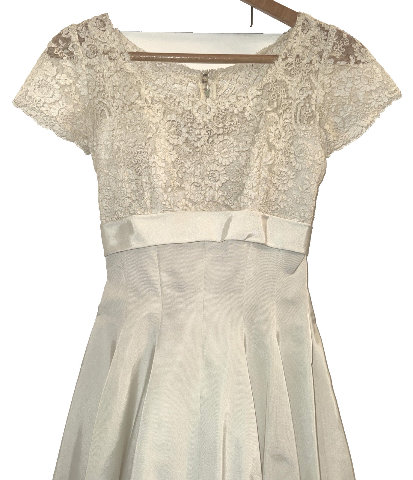 1960s Vtg Chantilly LACE SATIN WEDDING GOWN Petticoat VEIL Sz Small Saks 5th Ave