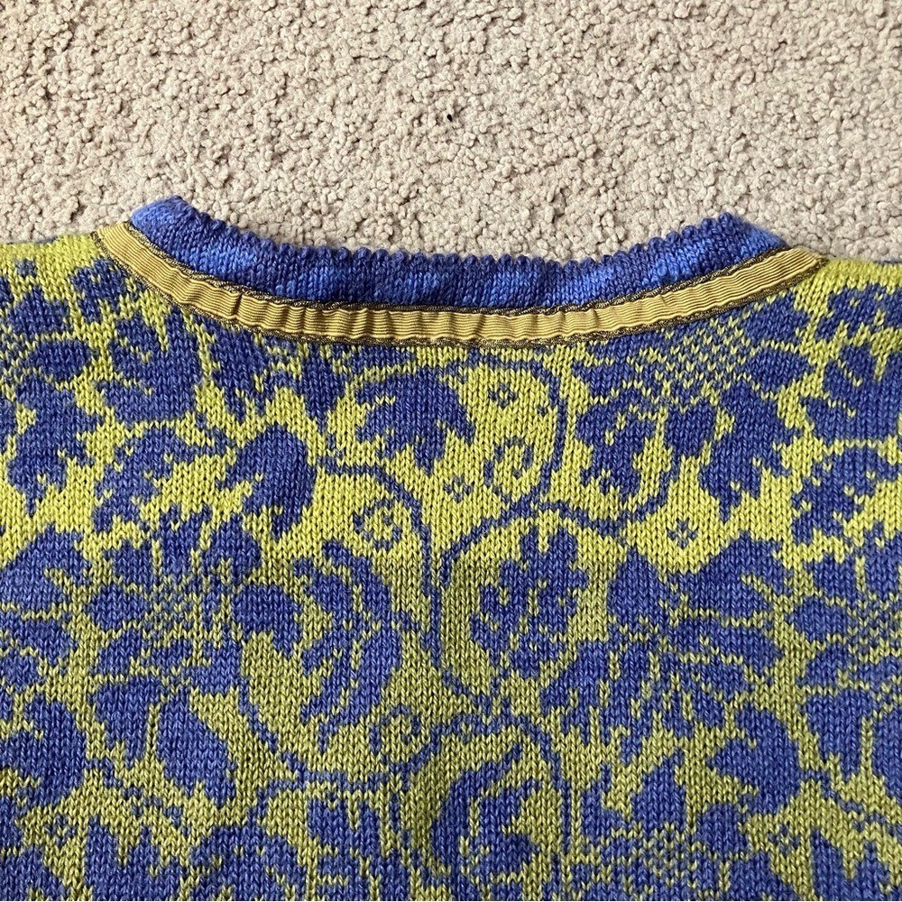 Vintage OLEANA Solveig Hisdal 100% Pure New Wool Floral Knit Cardigan Size M