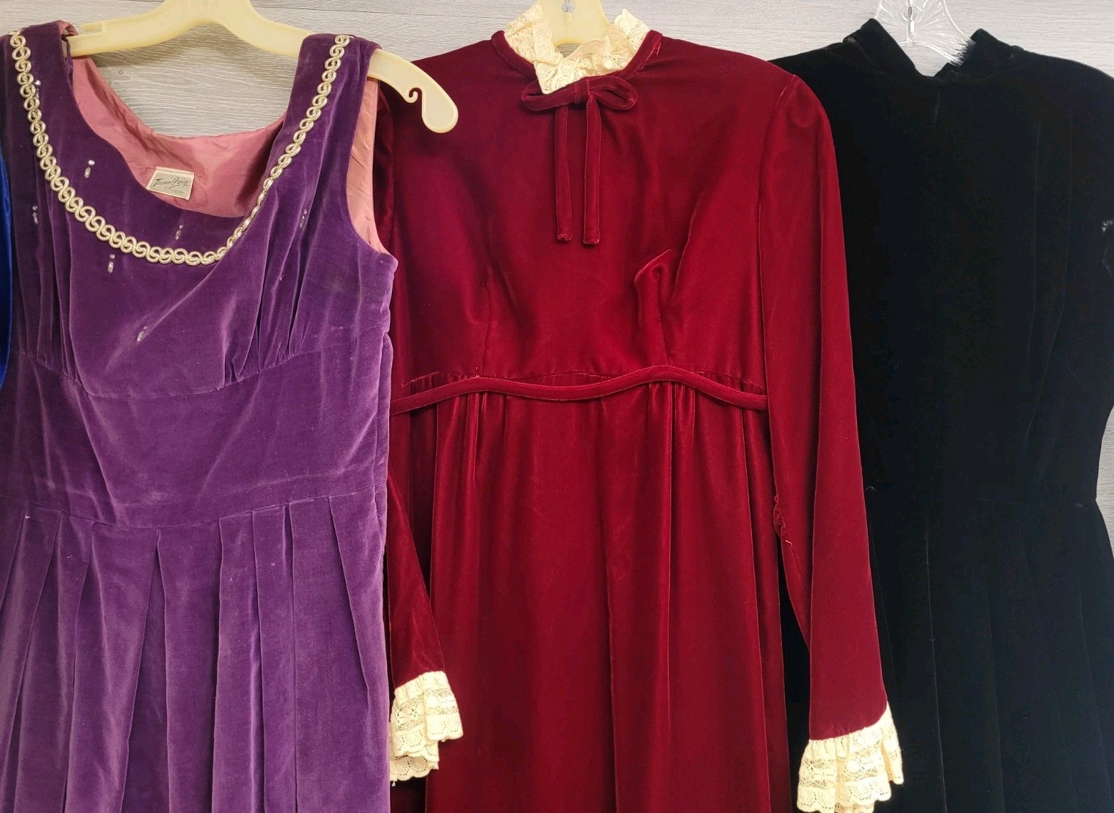 WOMENS LOT OF 24 VINTAGE VELVET DRESSES 40s 50s 60s 70s LACE RUFFLES MINI MAXI