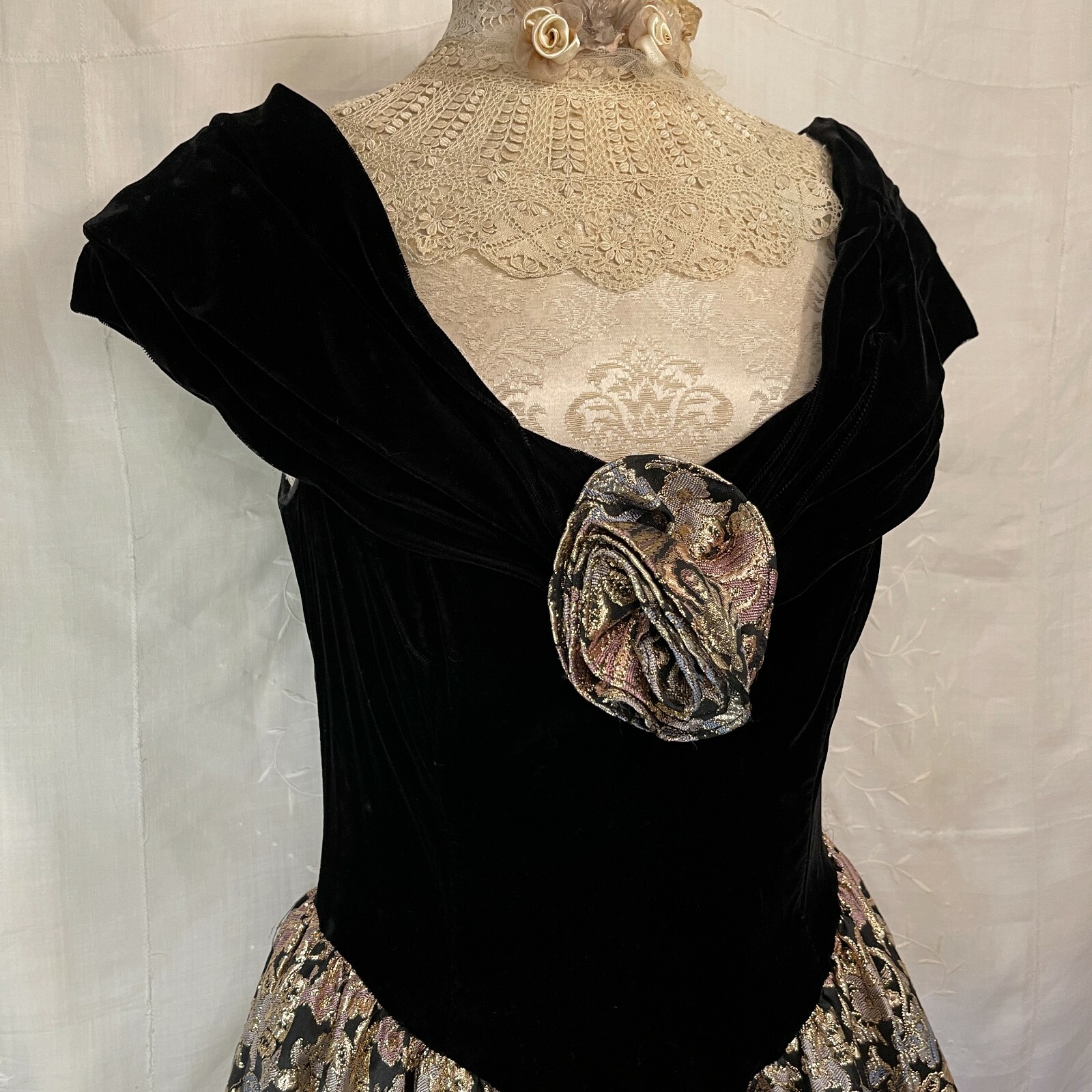 90s Vintage Black Velvet Metallic NYE Ball Gown M JESSICA MCCLINTOCK Dress