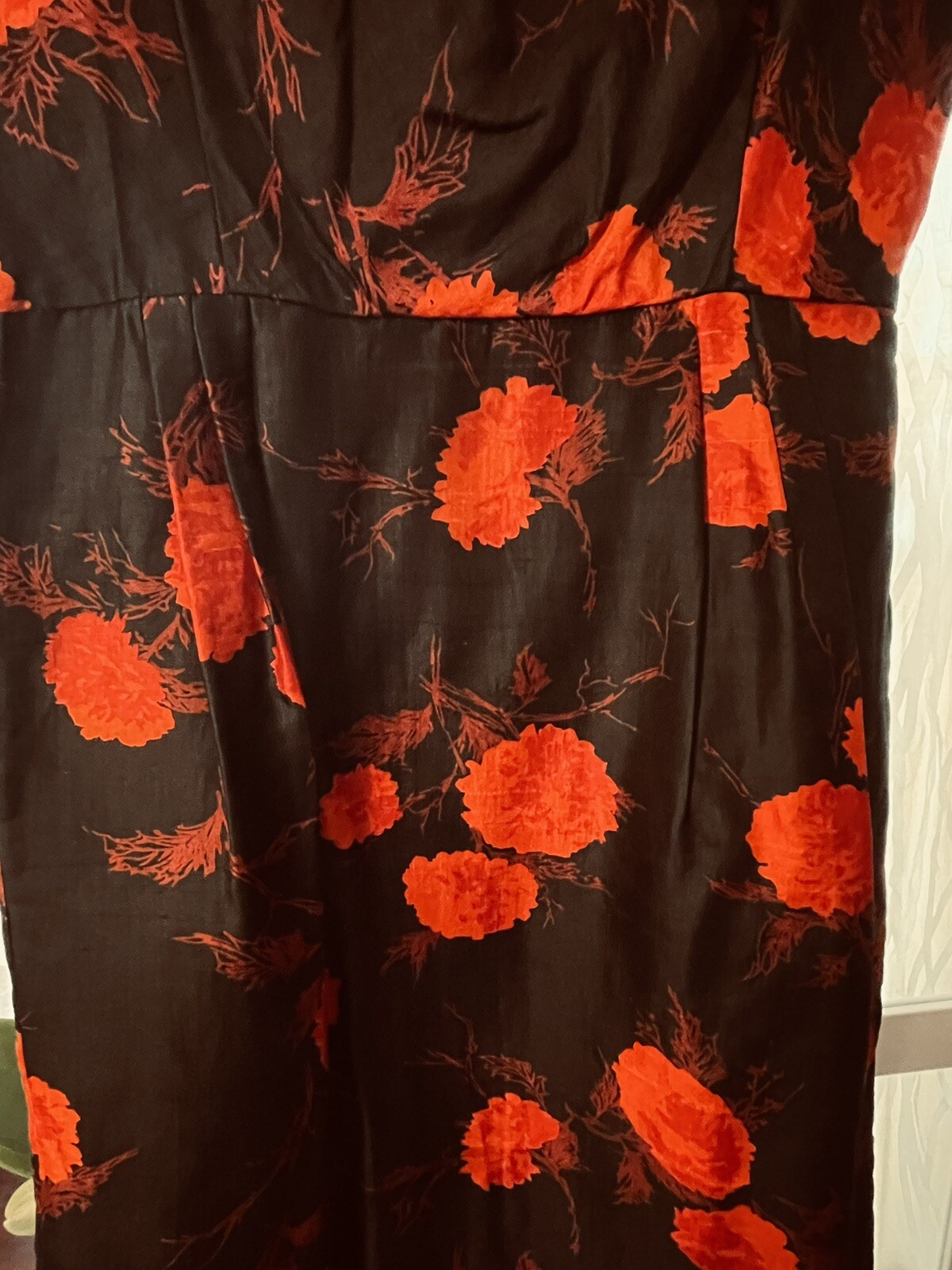 VTG Vintage 1950s Retro Red Black Floral Vamp SILK WIGGLE DRESS Leslie Fay