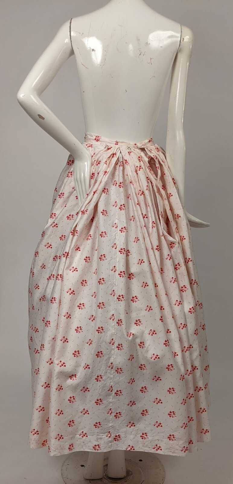 VICTORIAN 19TH C APPLE PRINT COTTON BUSTLE SKIRT