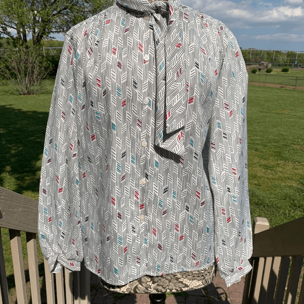 Vintage 1970s Cape Cod Match Mates Size 16 Blouse Black & White Design (C87)