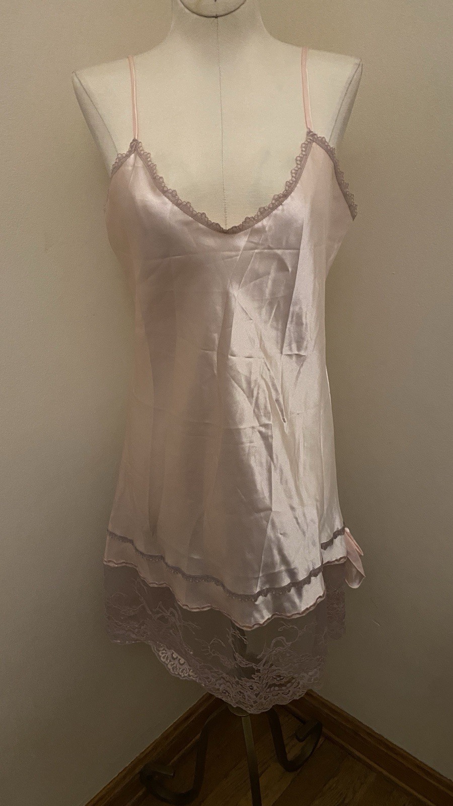 Vtg. Lady Cameo Dallas Silky Short Nightgown Lingerie Lace Trim Sz.Medium New