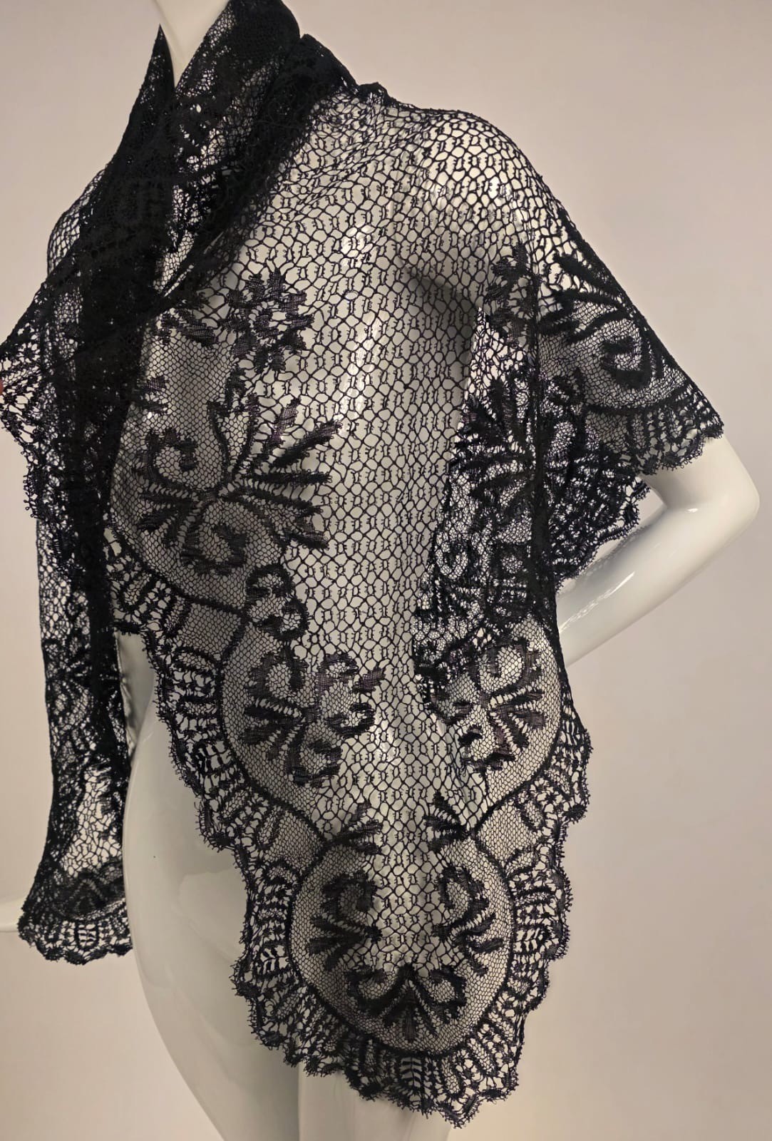 SUPER FINE MID 19TH C HAND MADE SILK CLUNY LACE CAPE FOR DRESS