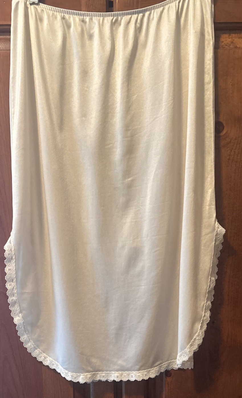 VTG KAYSER Delicate Silky & Smooth Creamy Ivory Nylon Half Slip W/ Lace Trim L