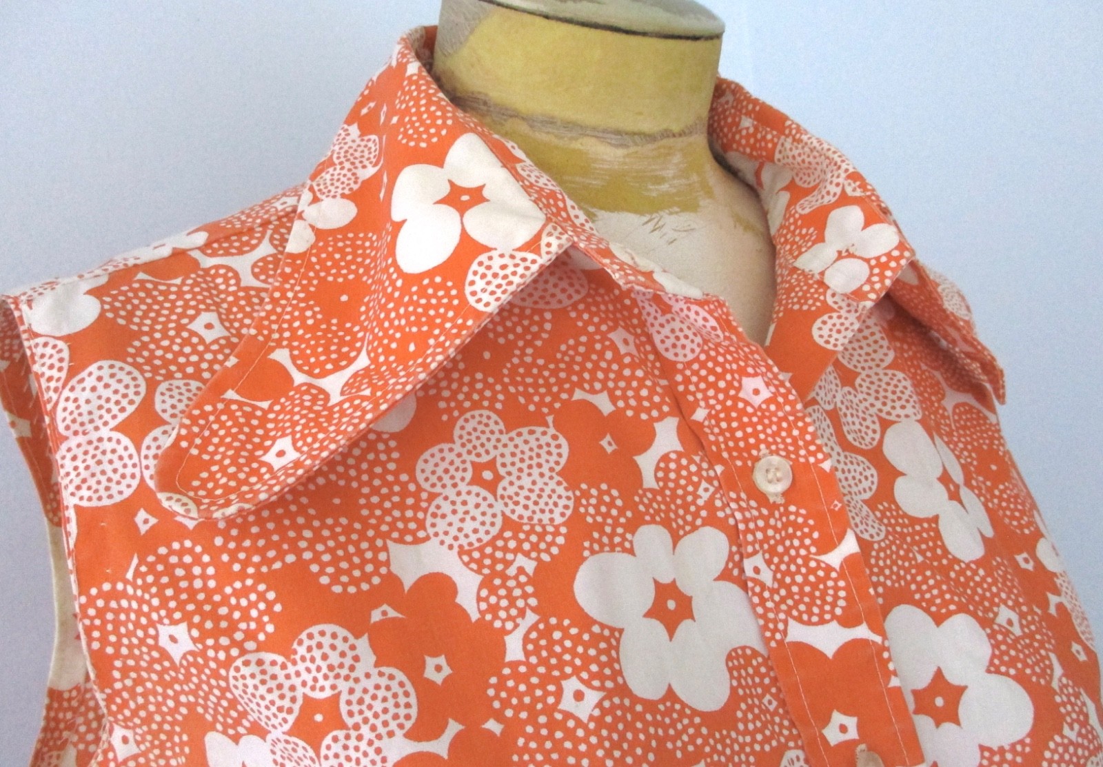 Vtg 60s 70s orange pop art flowers button shell top blouse dagger collar 40