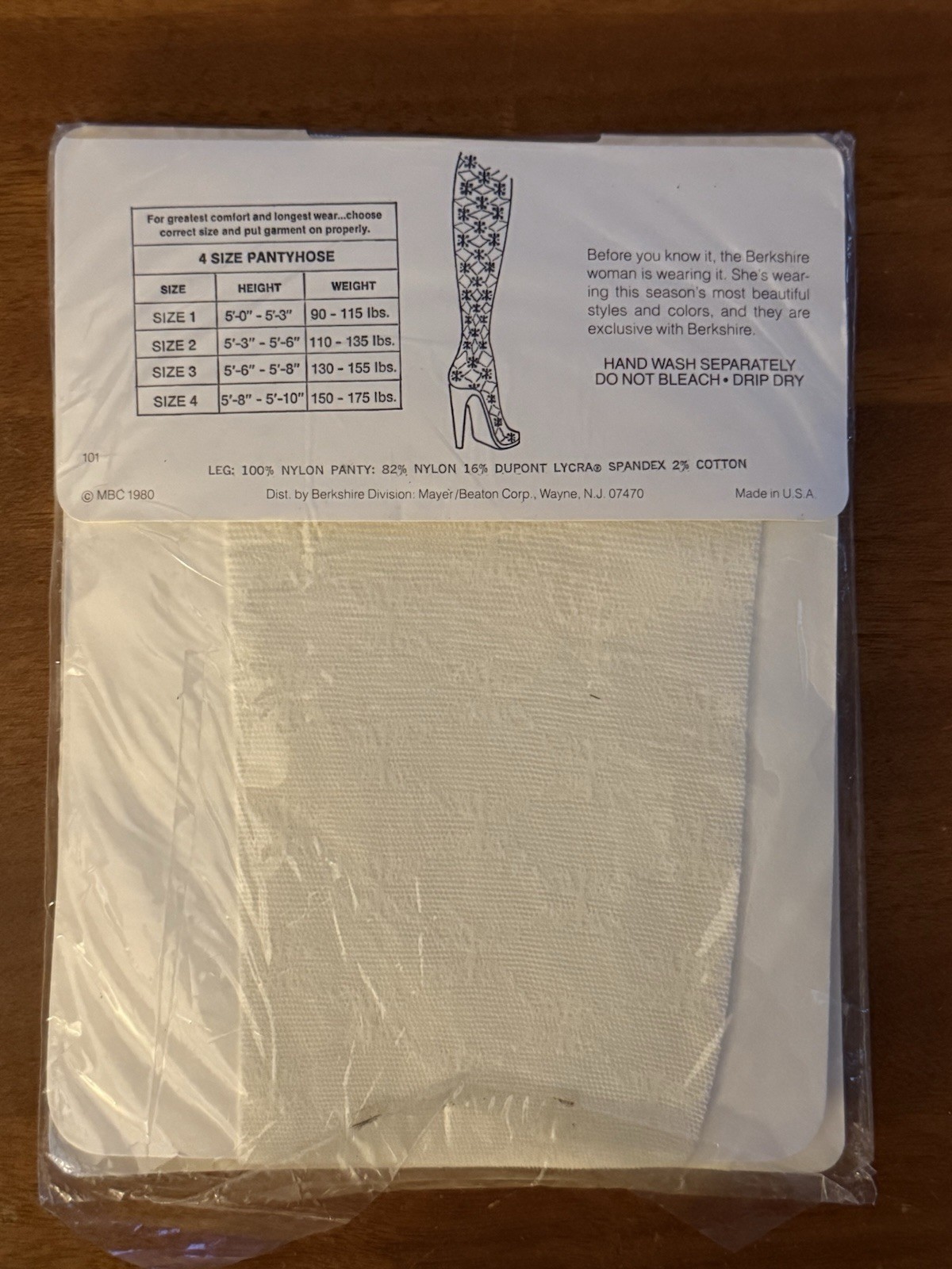 VTG 80s Berkshire Ivory Pantyhose Textured Pattern Lace Snowflake Size 2 NEW