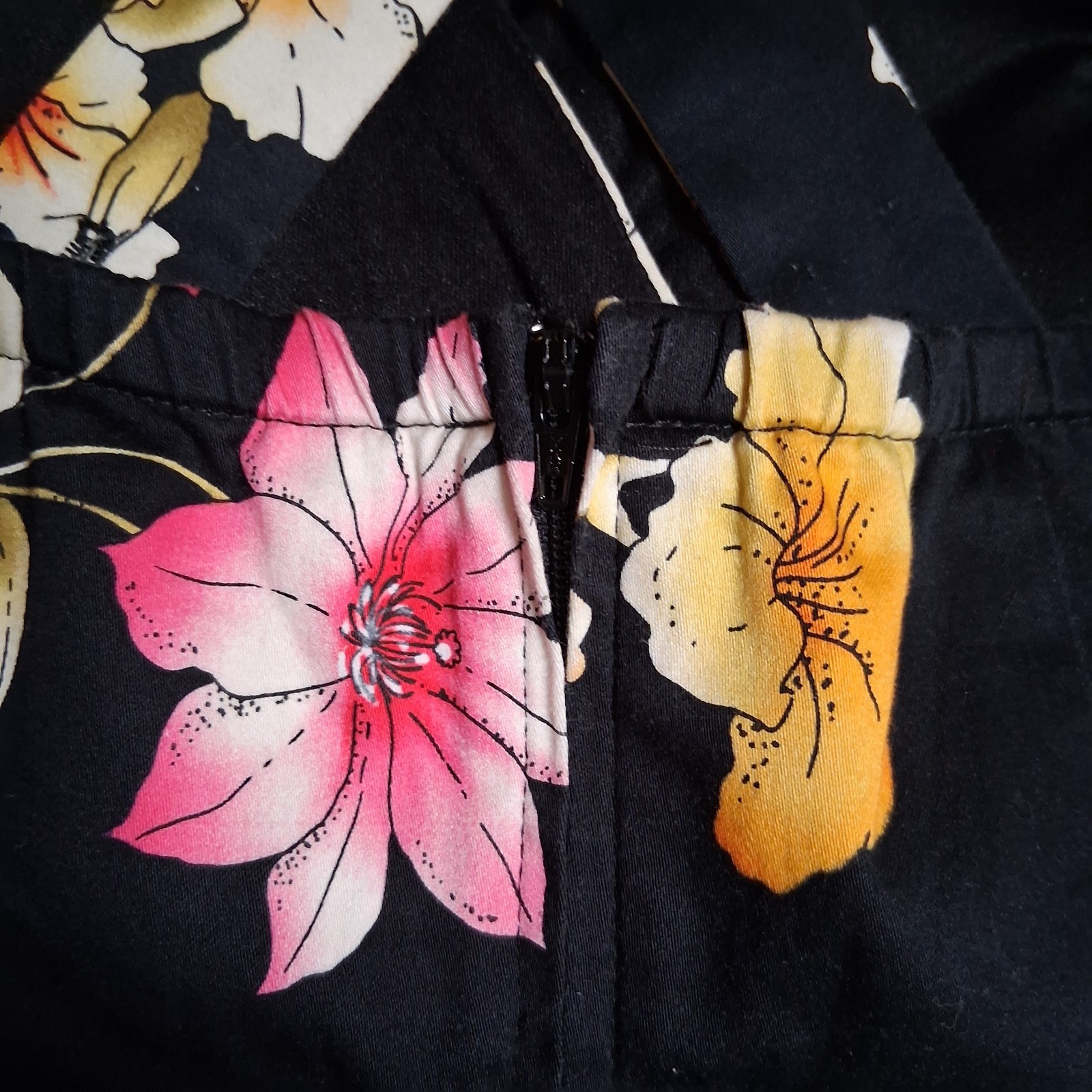 GIORGIO FIORLINI COLLECTION, Black Floral Red Yellow Flowers Zip Back 6 Bobemian