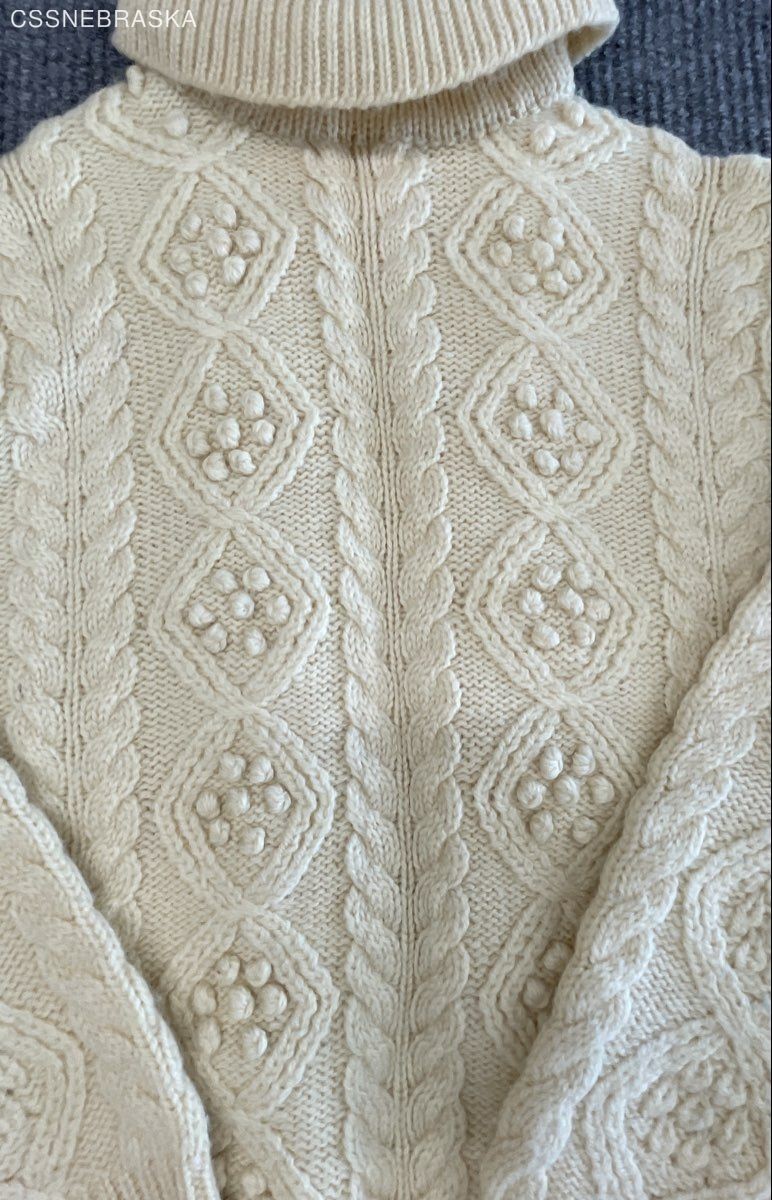Vintage 80s Hand Loomed Women’s Cream 100% Virgin Wool Zip Turtleneck Sweater L