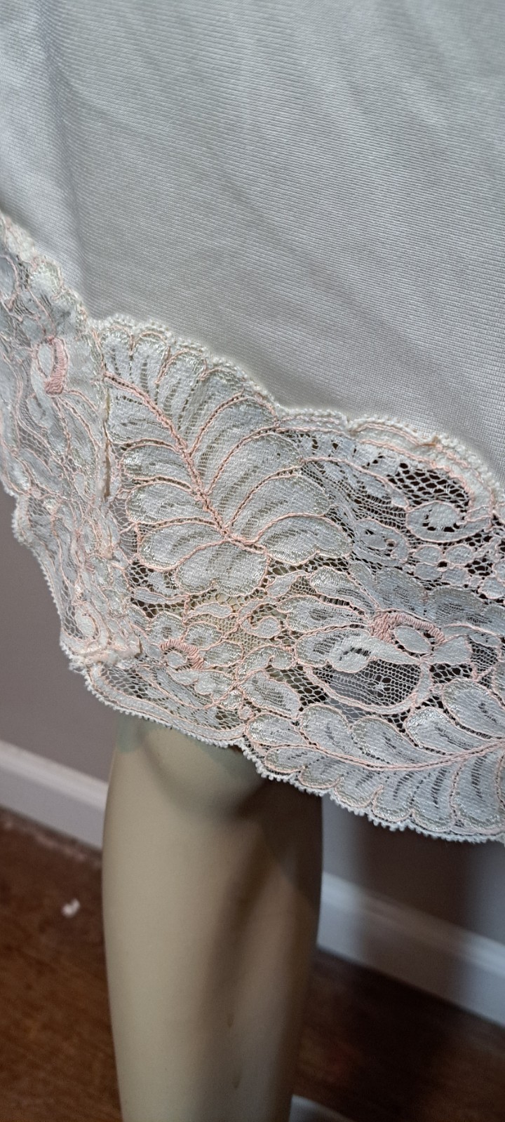 Vtg Henson Kickernick Cream Off White Half Slip Very Nice Wide Lace Sml Lingerie