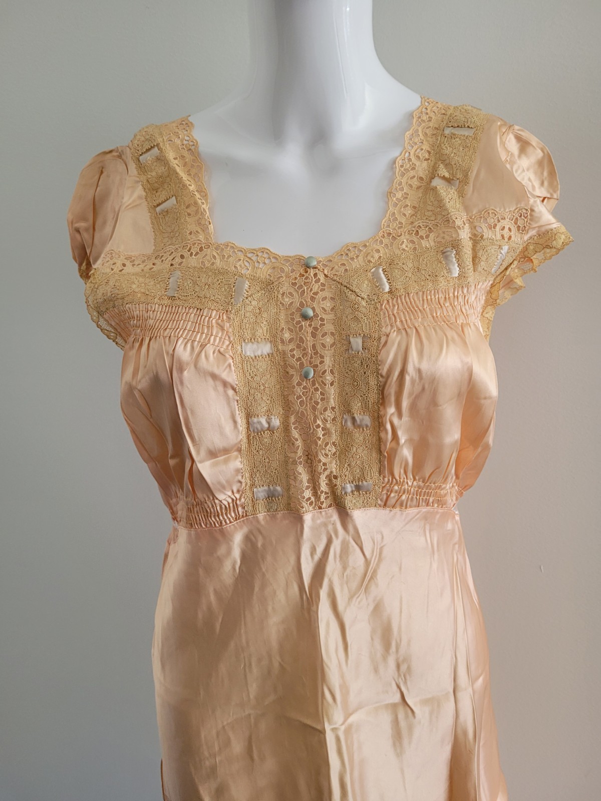 Vintage 1930s Peach Nightgown w Lace Trim & Ribbons Unworn Size 40