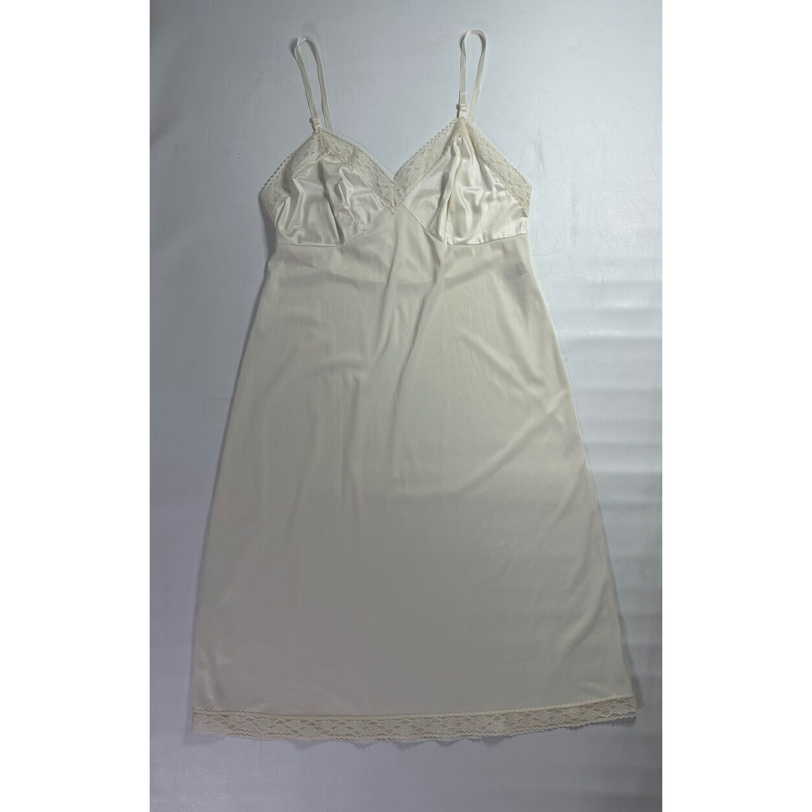 Vintage Sz 40 Vanity Fair Ivory Lace Trim Full Slip Dress Style 10-103