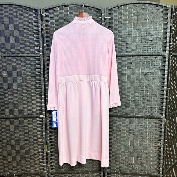 Leslie Fay Vintage Deadstock 70s Dress size 12/16 in light pink ribbed Polyester
