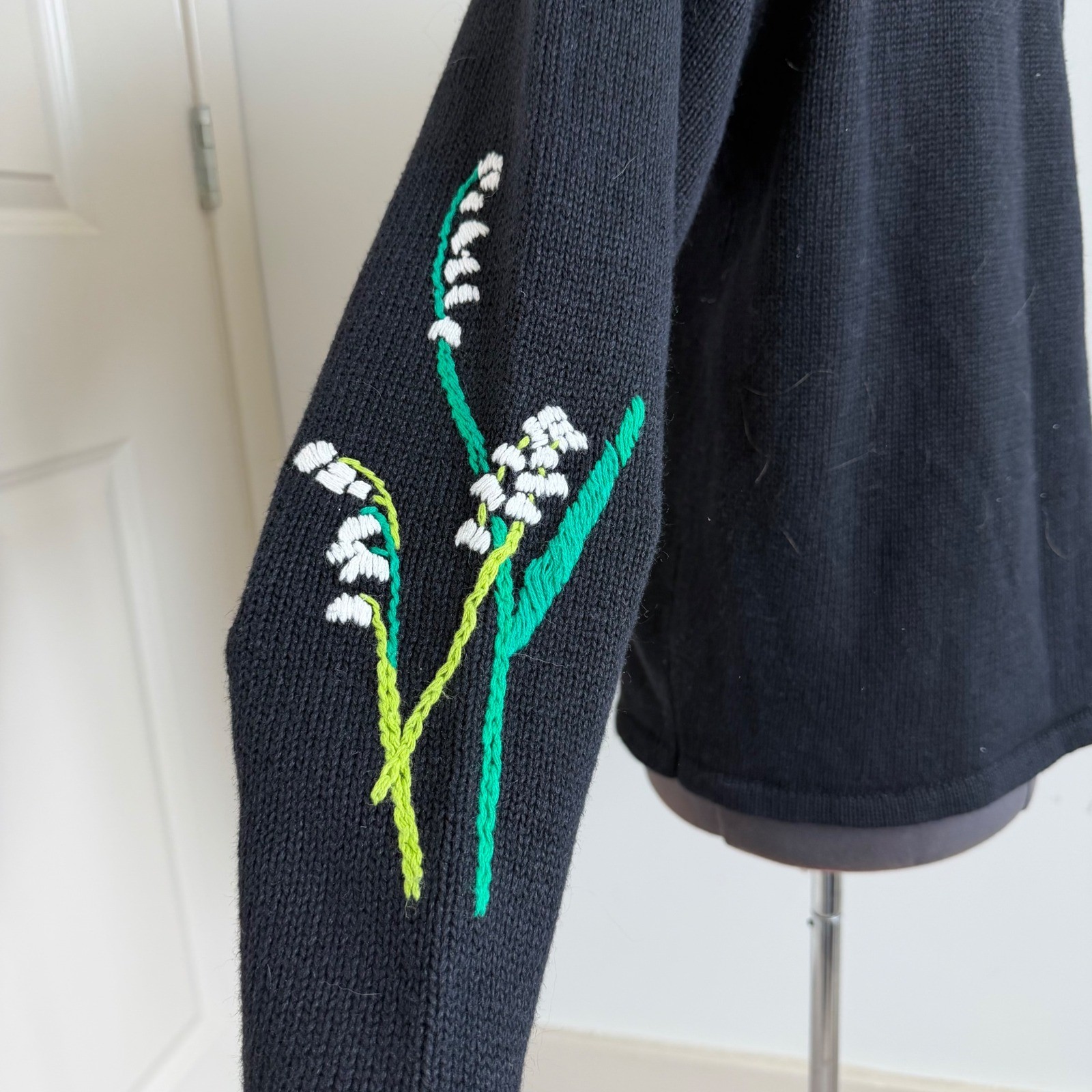 Vintage 90s Studio Michelle Stuart Floral Embroidered Sweater Size Small