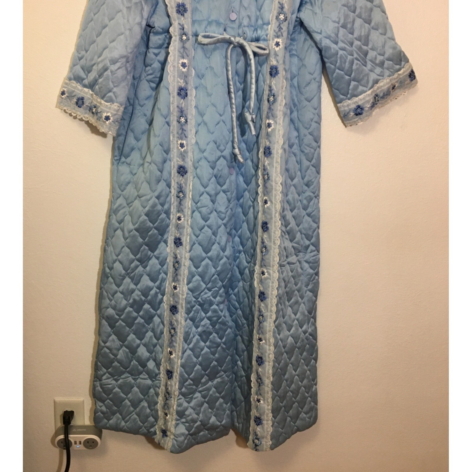Vintage 60s 70s Light Quilted Long Robe Grannycore Coastal Grandma Lingerie (9)